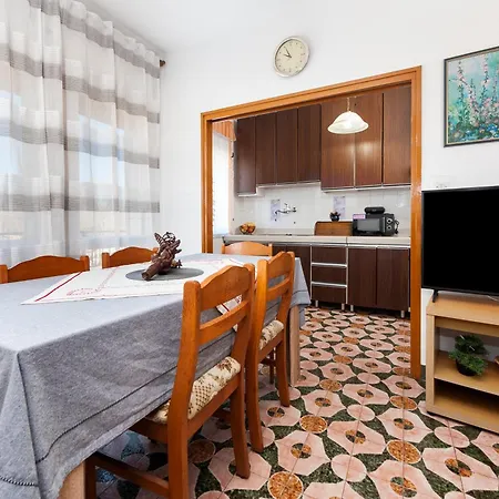 Ana Apartment *