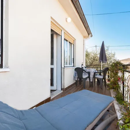 Ana Apartment Orbanici